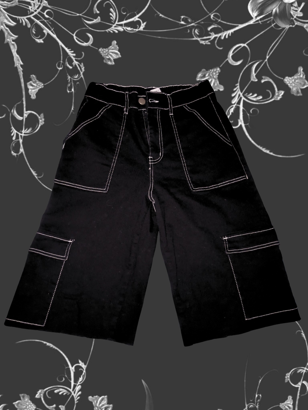 Oversized black & white stitched jorts | Forever 21